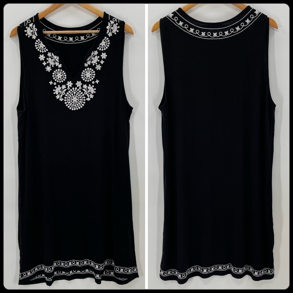 Grace Elements Black Dress With White Floral Embroidery and Silver Details 1X